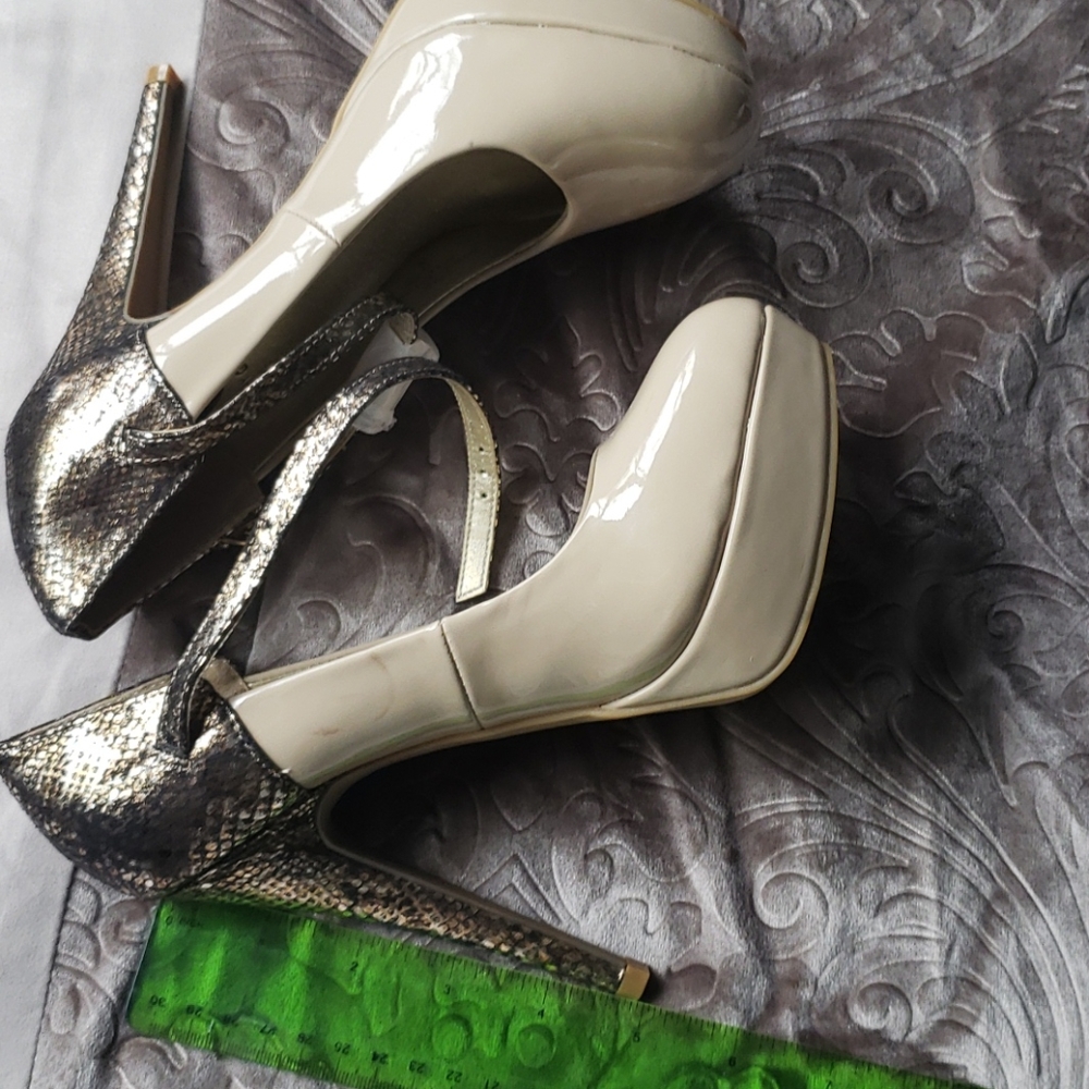 Heels - Picture 4 of 6